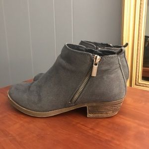 Carlos Santana grey suede booties